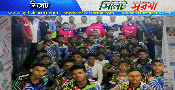 দ্বীন সুপার শপ্ এর সৌজন্যে টি-শার্ট বিতরণ