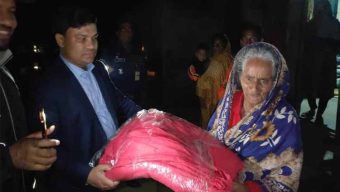 সুনামগঞ্জের ইকবালনগর গ্রামে শীতার্ত মানুষদের মধ্যে কম্বল বিতরণ