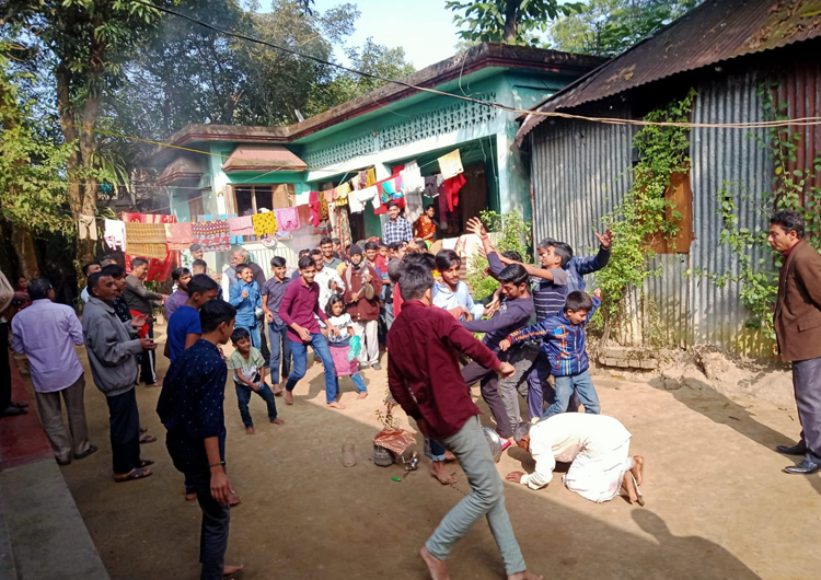ফেঞ্চুগঞ্জে সংখ্যালঘু পরিবারে আক্রমণ ও মন্দিরে লুটপাট, আহত বেশ কয়েকজন