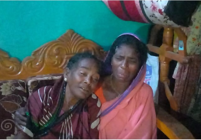 ঢাবিতে ছাদ থেকে পড়ে ছাত্রের মৃত্যু: হবিগঞ্জে চা শ্রমিক মায়ের আহাজারি থামছেই না