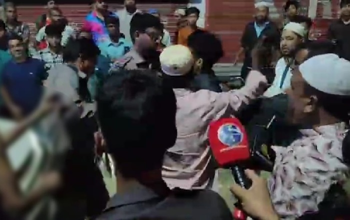 সিলেটে বেপরোয়া অটোরিকশাকে সিগন্যাল দেওয়ায় পুলিশকে থাপ্পড় চালকের