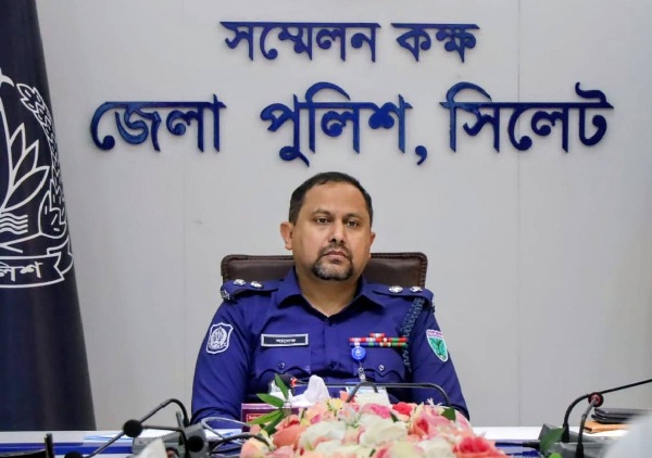 সিলেটের নতুন এসপি ড. যাবের সাদেকের যোগদান