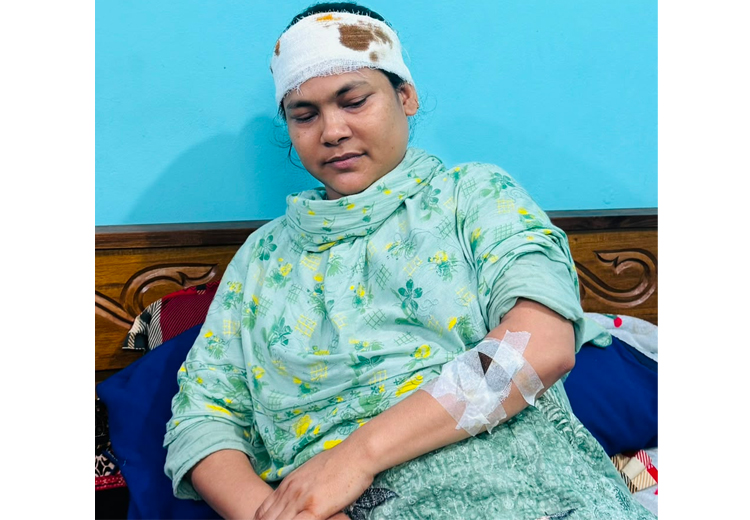 যুক্তরাজ্য প্রবাসী নাদিয়া সুলতানার সাথে পূর্ব  শত্রুতার জের  ধরে দূর্বৃত্তের হামলায় আহত তার  মা রুমানা খানম